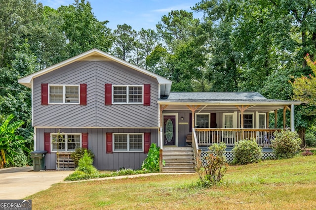 split level home with a front lawn and covered porch