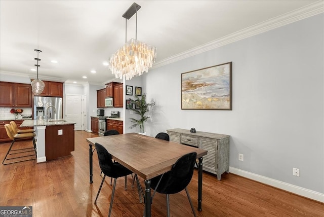 living room featuring ceiling fan, dark wood-type flooring, and ornamental molding