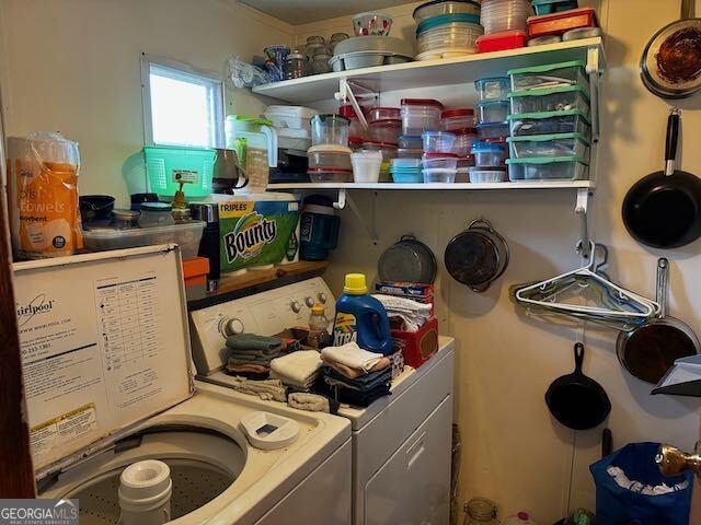 washroom featuring washing machine and dryer