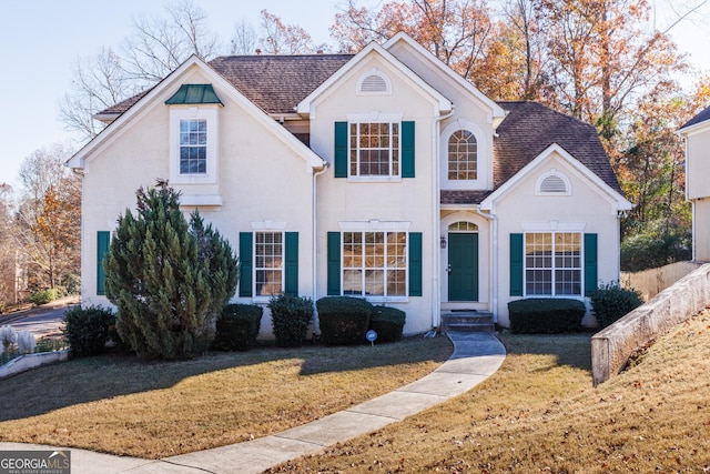 front facade featuring a front yard