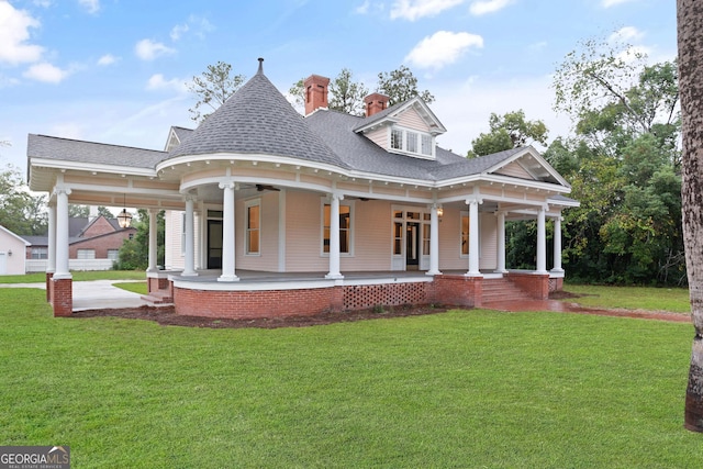 view of front of home featuring covered porch and a front lawn