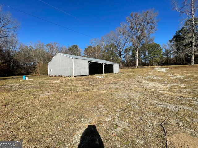 view of outdoor structure