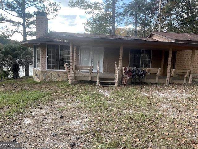 view of front of property featuring a porch