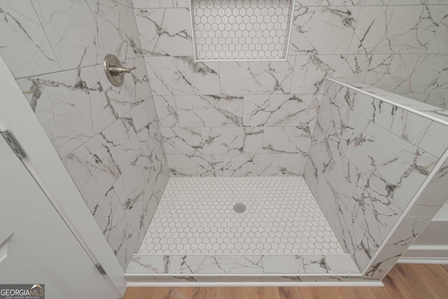 bathroom featuring tiled shower