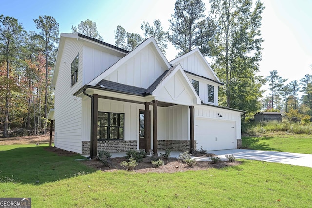 view of front of property featuring a garage and a front yard