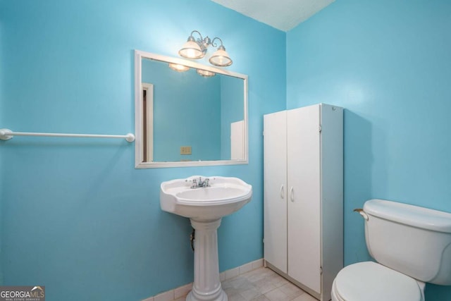 bathroom with a textured ceiling and toilet