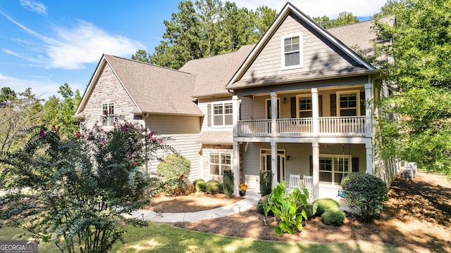 view of front of property featuring a balcony