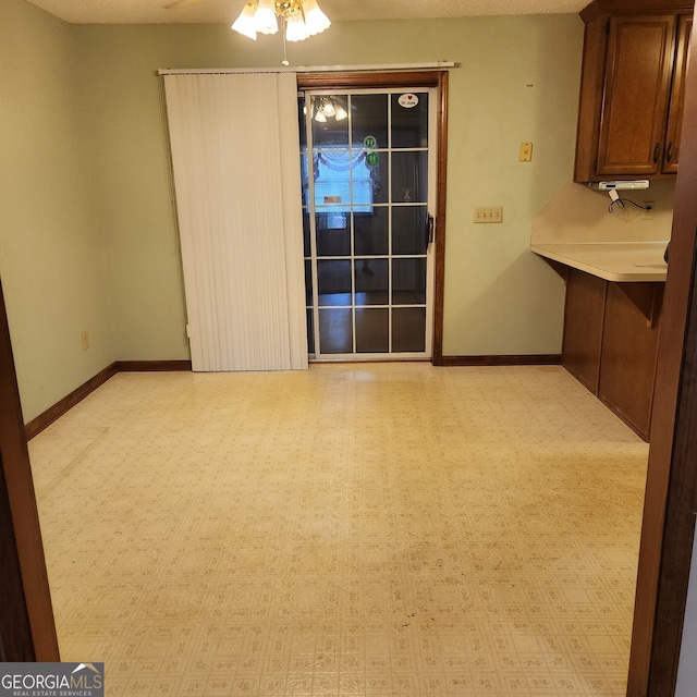 carpeted empty room featuring ceiling fan and a textured ceiling