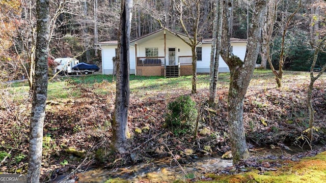 view of yard featuring covered porch