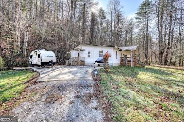 view of front of home with a front lawn