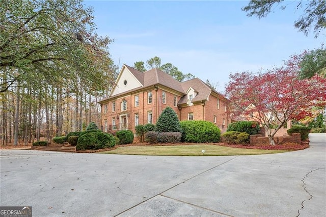 view of front of house with a front yard