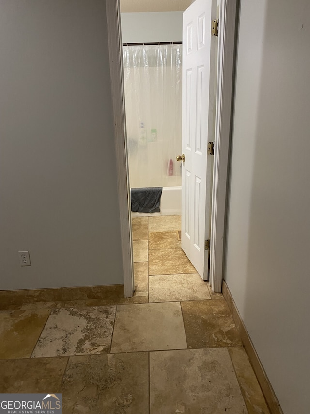 bathroom with shower / bath combo