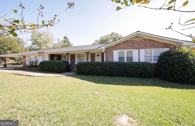 ranch-style house featuring a front yard