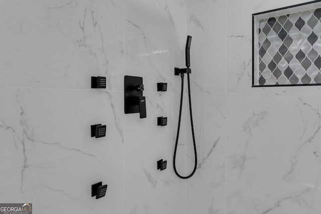 details with a tile shower