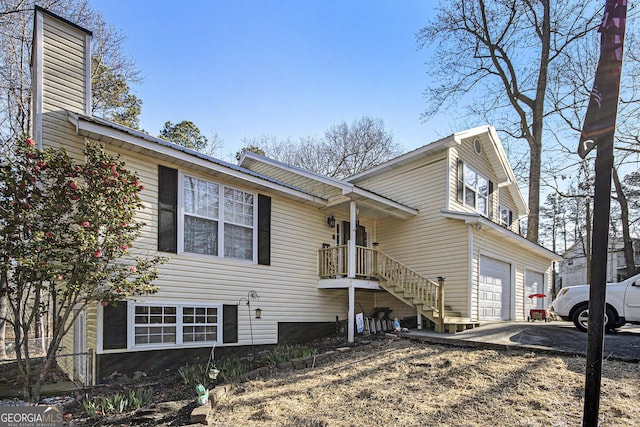 view of front of house with driveway and a garage