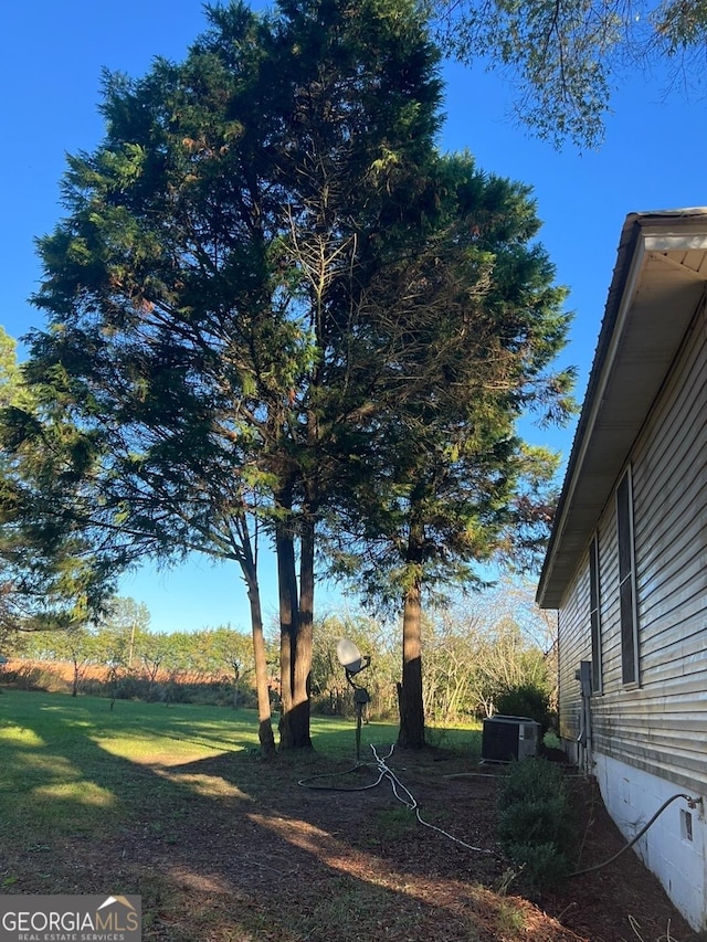 view of yard with cooling unit