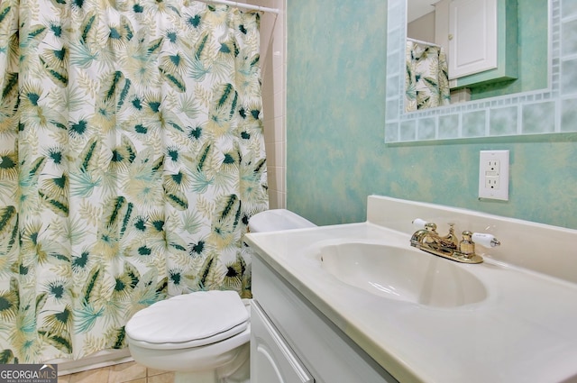 full bath featuring toilet, wallpapered walls, a shower with shower curtain, and vanity