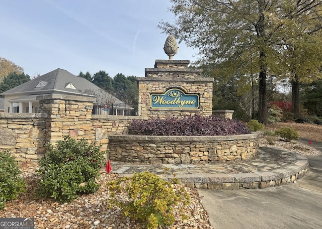 view of community / neighborhood sign