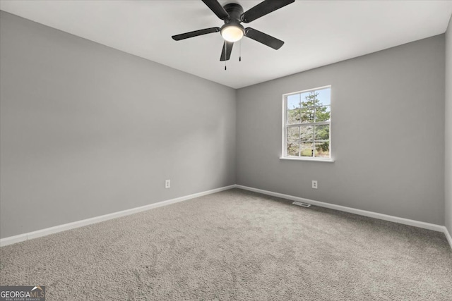 unfurnished room with carpet flooring and ceiling fan