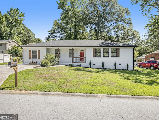 ranch-style house with covered porch and a front yard