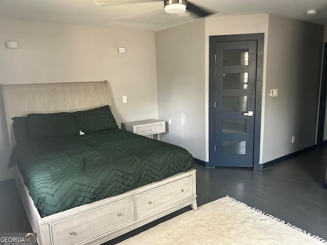 bedroom with ceiling fan