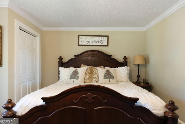 bedroom with ornamental molding, a textured ceiling, and a closet