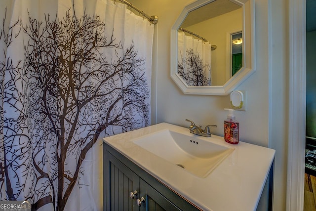 bathroom featuring sink