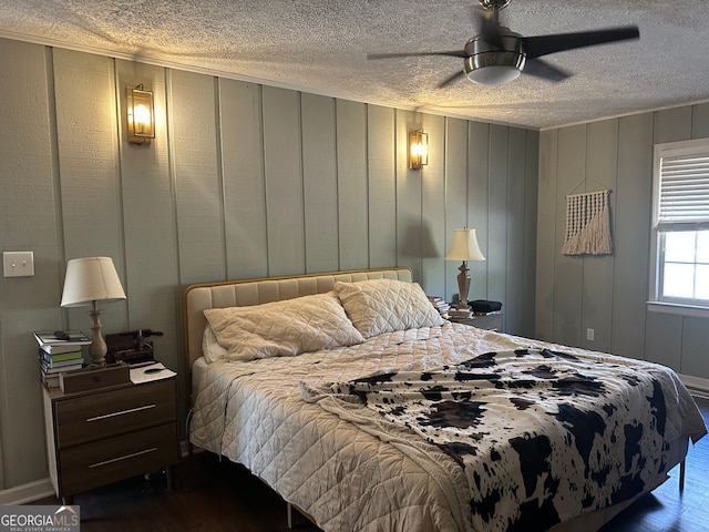 bedroom featuring a textured ceiling, wood-type flooring, and ceiling fan