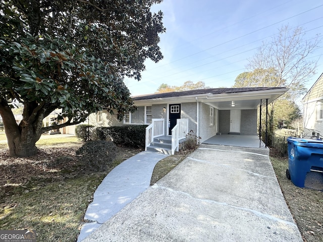 view of front facade featuring a carport