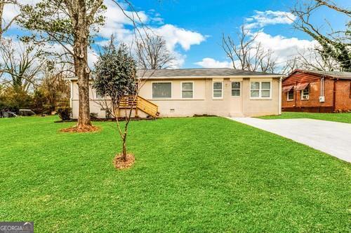 ranch-style house with a front lawn