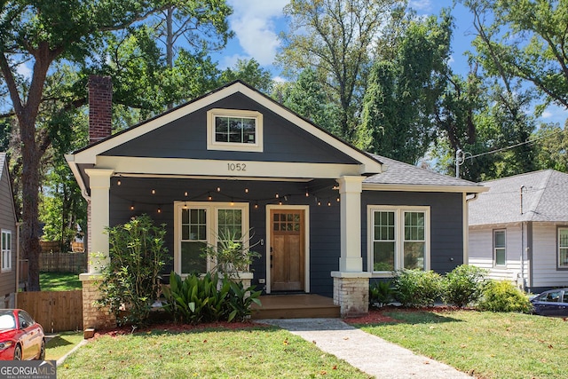 view of front facade with a front lawn