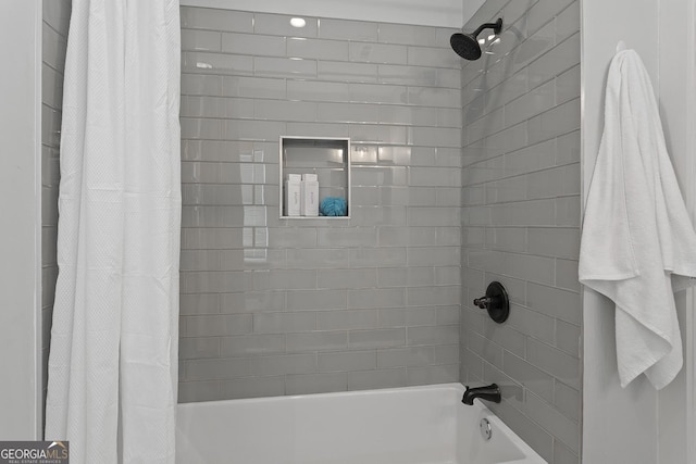 bathroom featuring shower / bath combo