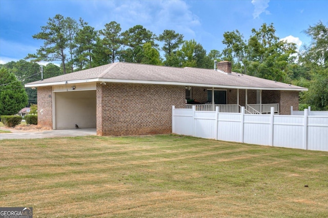 view of front facade with a front lawn