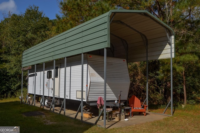 view of outdoor structure featuring a carport and a yard