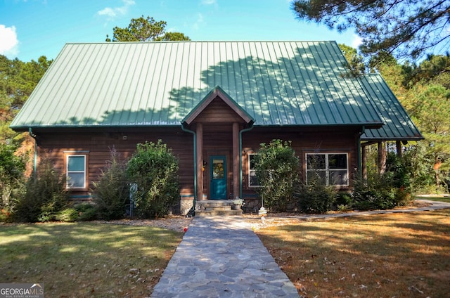 view of front of property featuring a front lawn