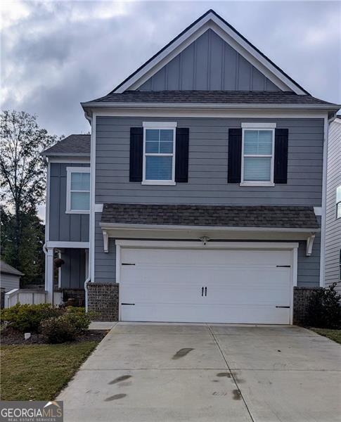 view of front of house with a garage