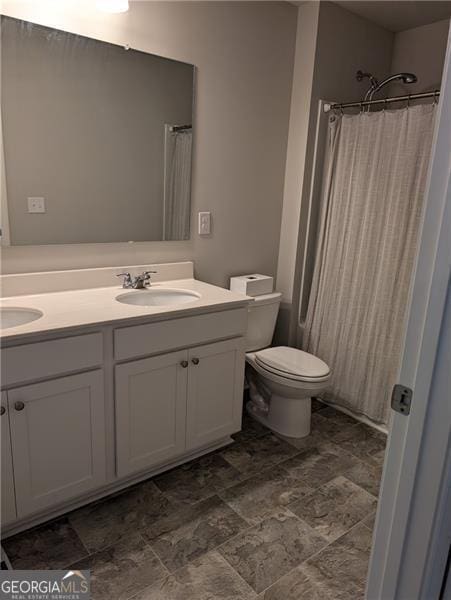 bathroom with a shower with curtain, vanity, and toilet