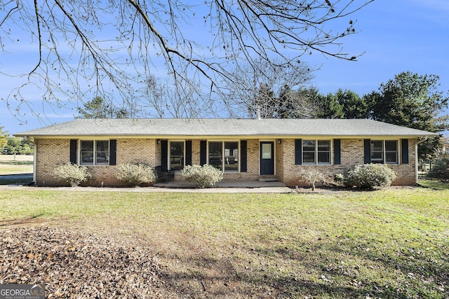 single story home with a front yard