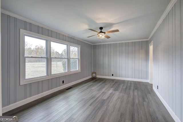 unfurnished room featuring hardwood / wood-style floors, ceiling fan, and ornamental molding