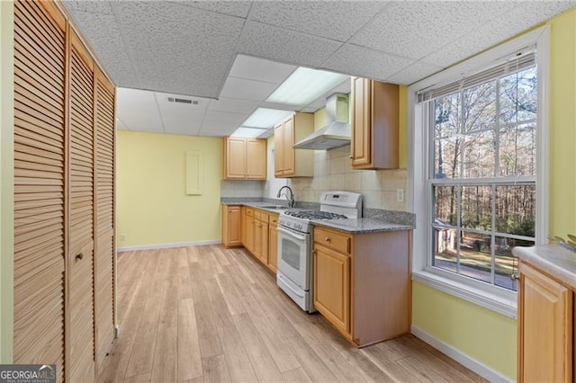 washroom with light wood-type flooring and washing machine and clothes dryer