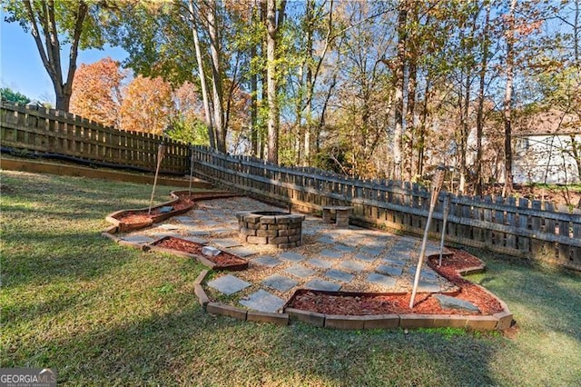 view of yard featuring a patio area