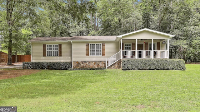 single story home featuring a front yard and a porch