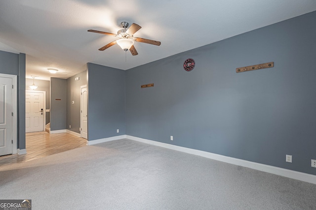 carpeted empty room featuring ceiling fan