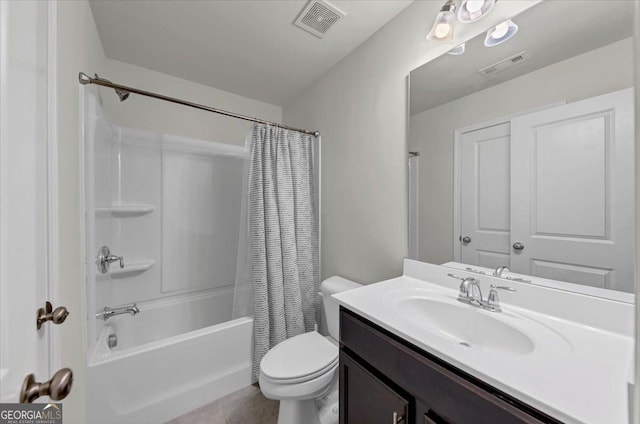 full bathroom featuring shower / bath combo with shower curtain, toilet, and vanity