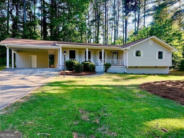 ranch-style house featuring a carport, a porch, and a front lawn