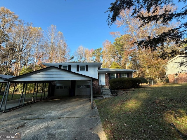 view of front of property with a front yard and a carport