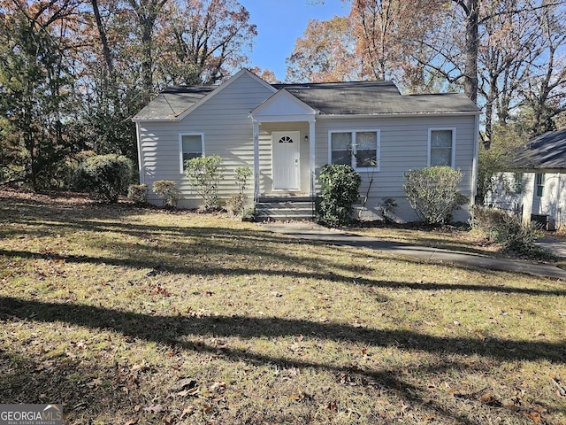 view of front facade with a front yard