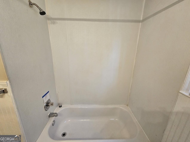 bathroom with washtub / shower combination