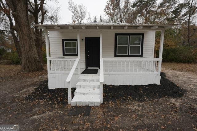 view of front of property with covered porch