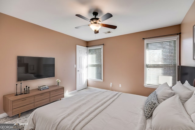 bedroom with ceiling fan